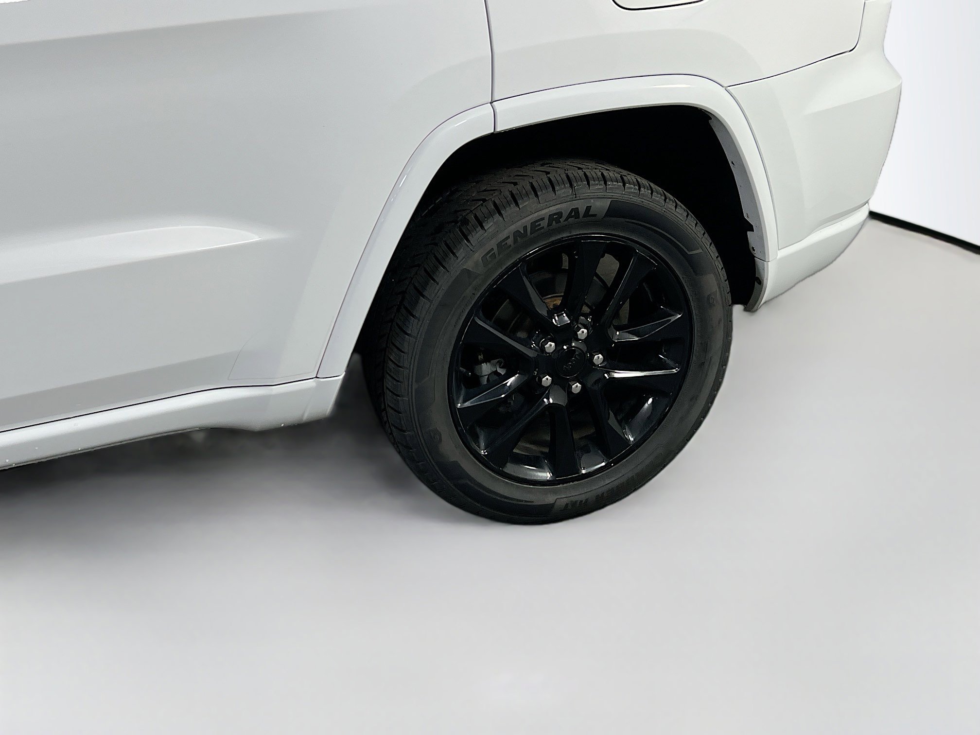 Used 2022 Jeep Grand Cherokee Laredo X image 30