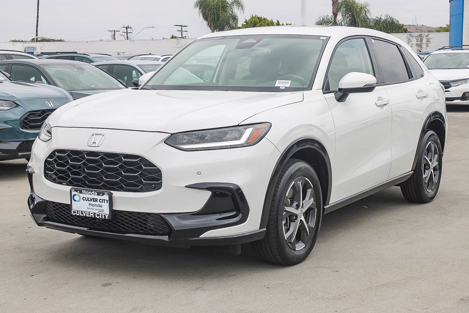 Used 2023 Honda HR-V EX-L image 3