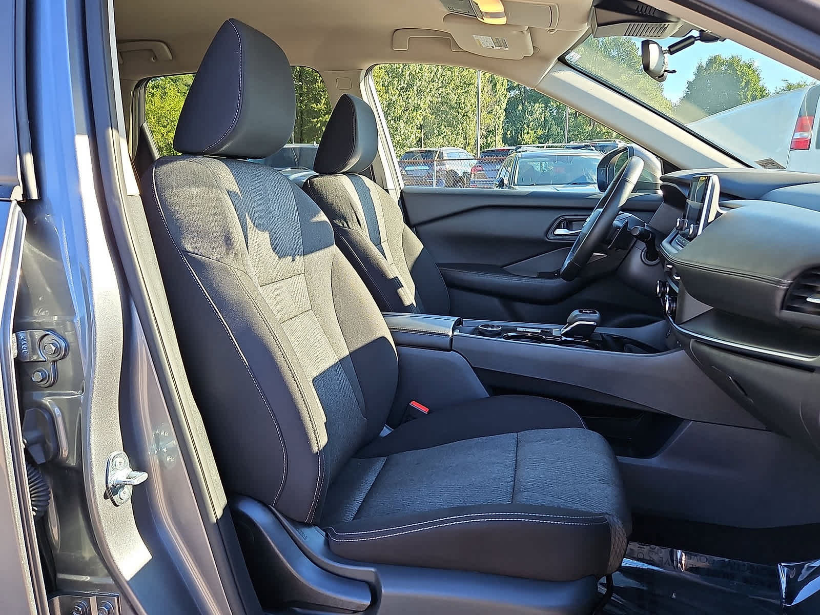 Used 2025 Nissan Rogue SV AWD/4WD image 32