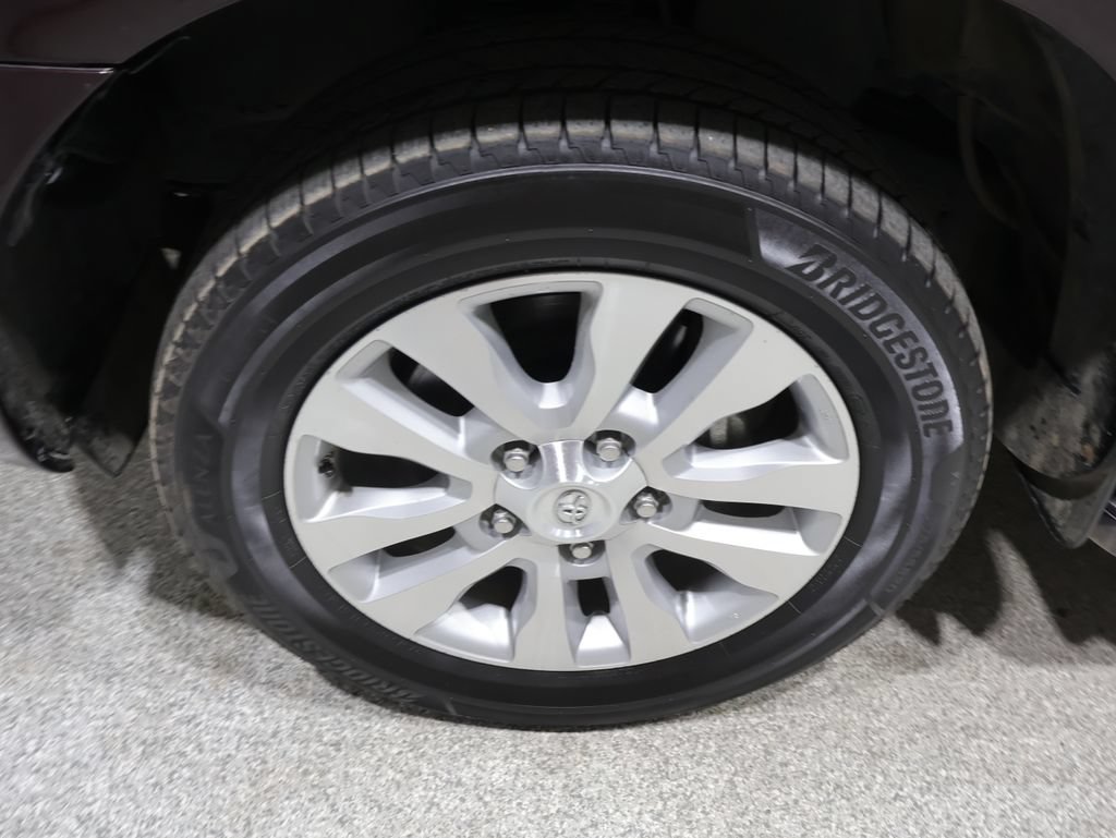 Used 2019 Toyota Sequoia Platinum AWD/4WD image 9