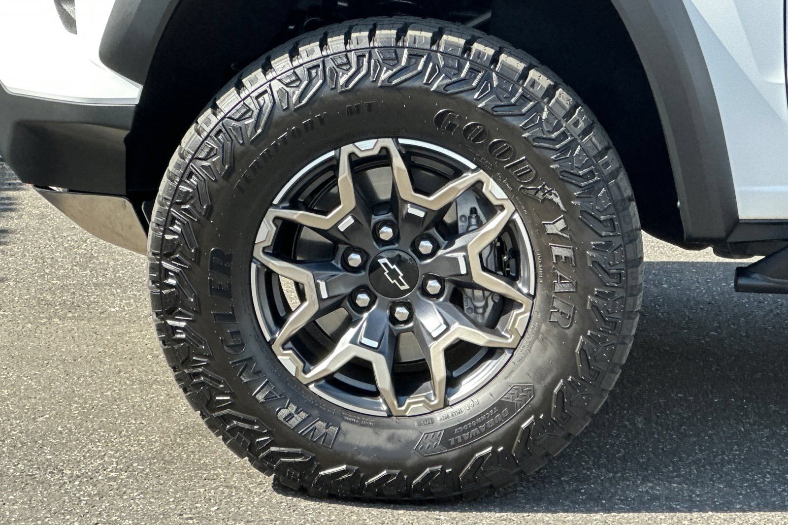 Used 2026 Chevrolet Colorado ZR2 w/ Technology Package AWD/4WD image 28