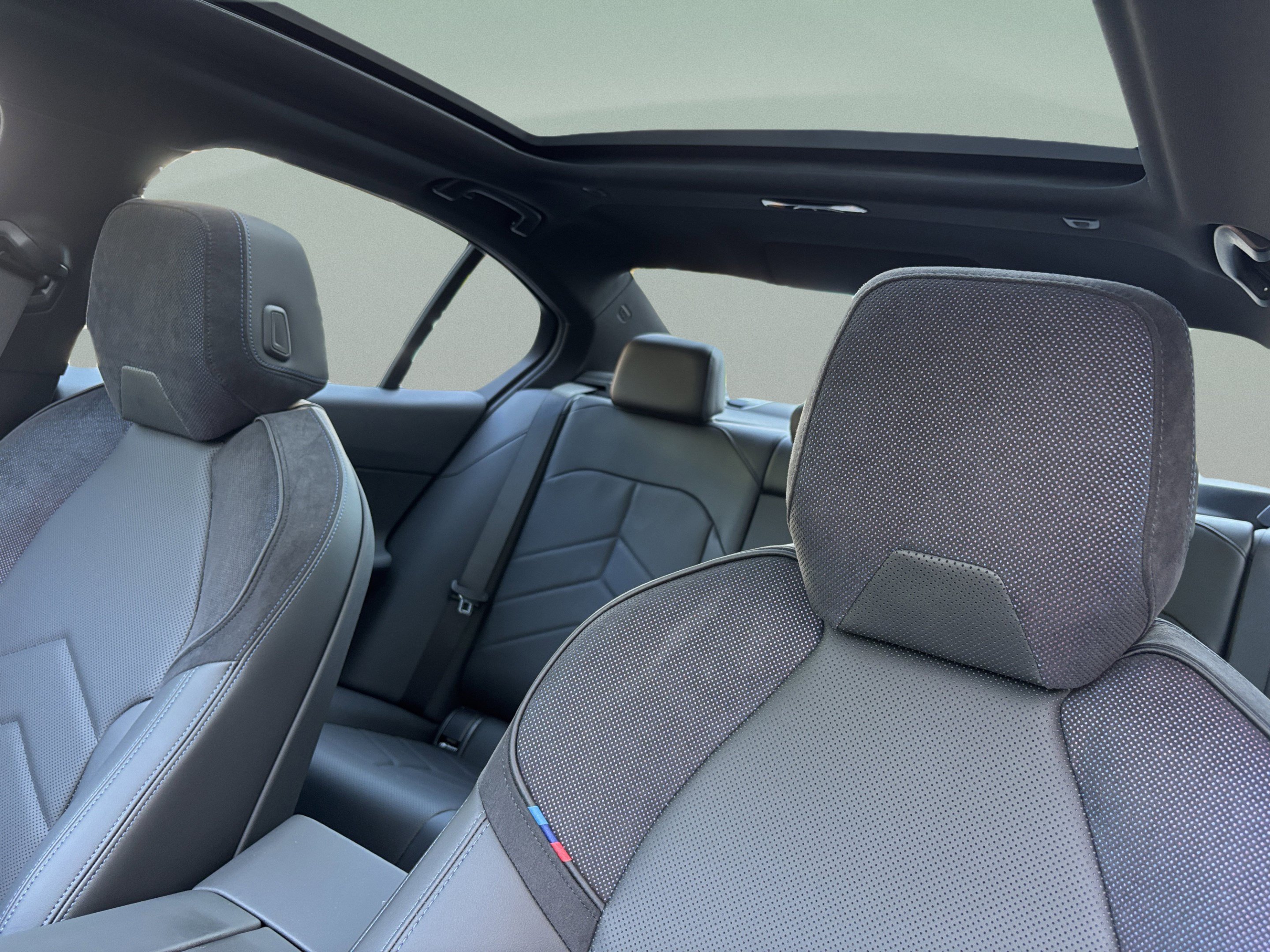 Used 2027 BMW 530i w/ M Sport Package RWD image 19