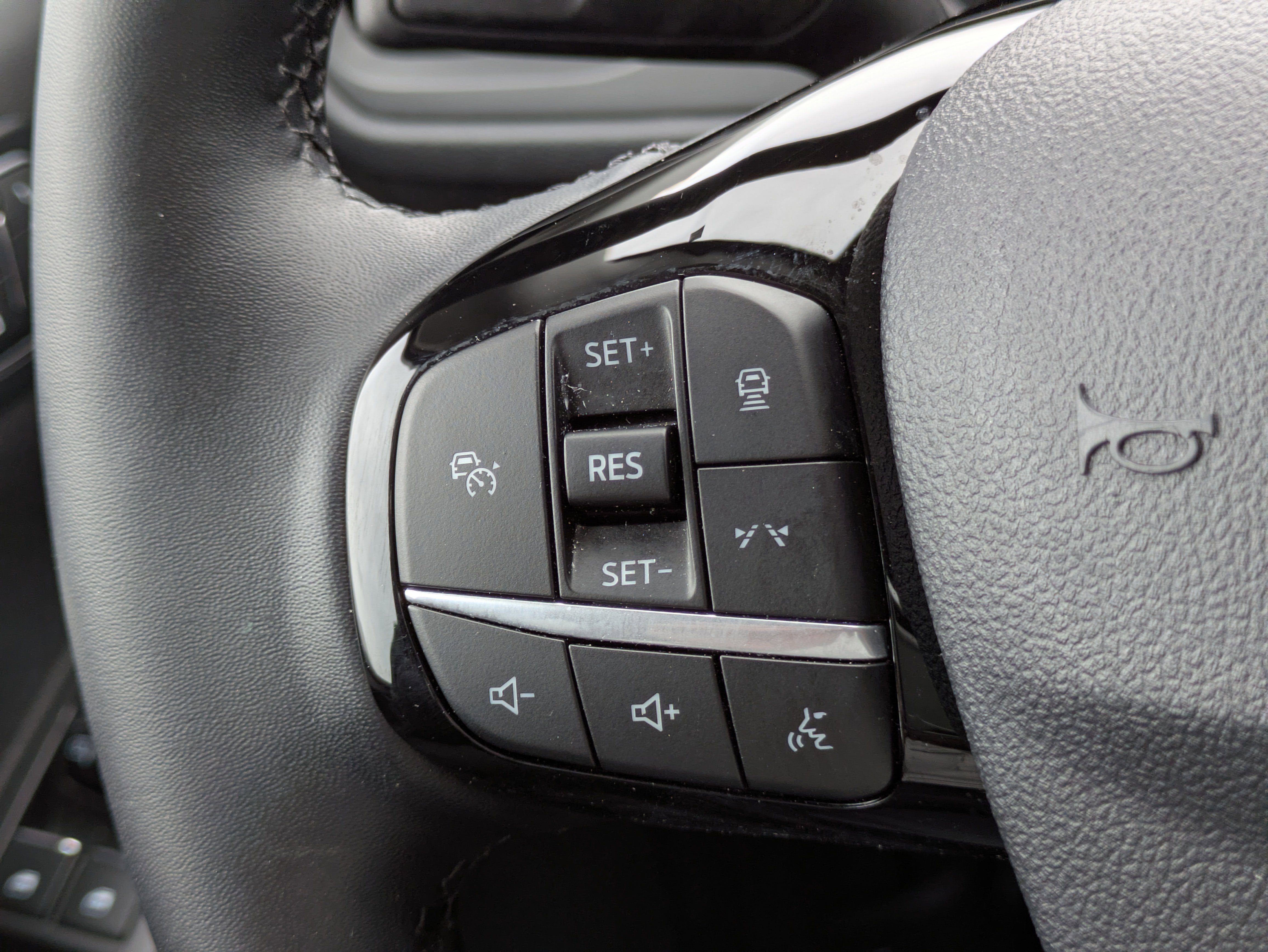 Used 2024 Ford Escape Platinum w/ Premium Technology Package image 25