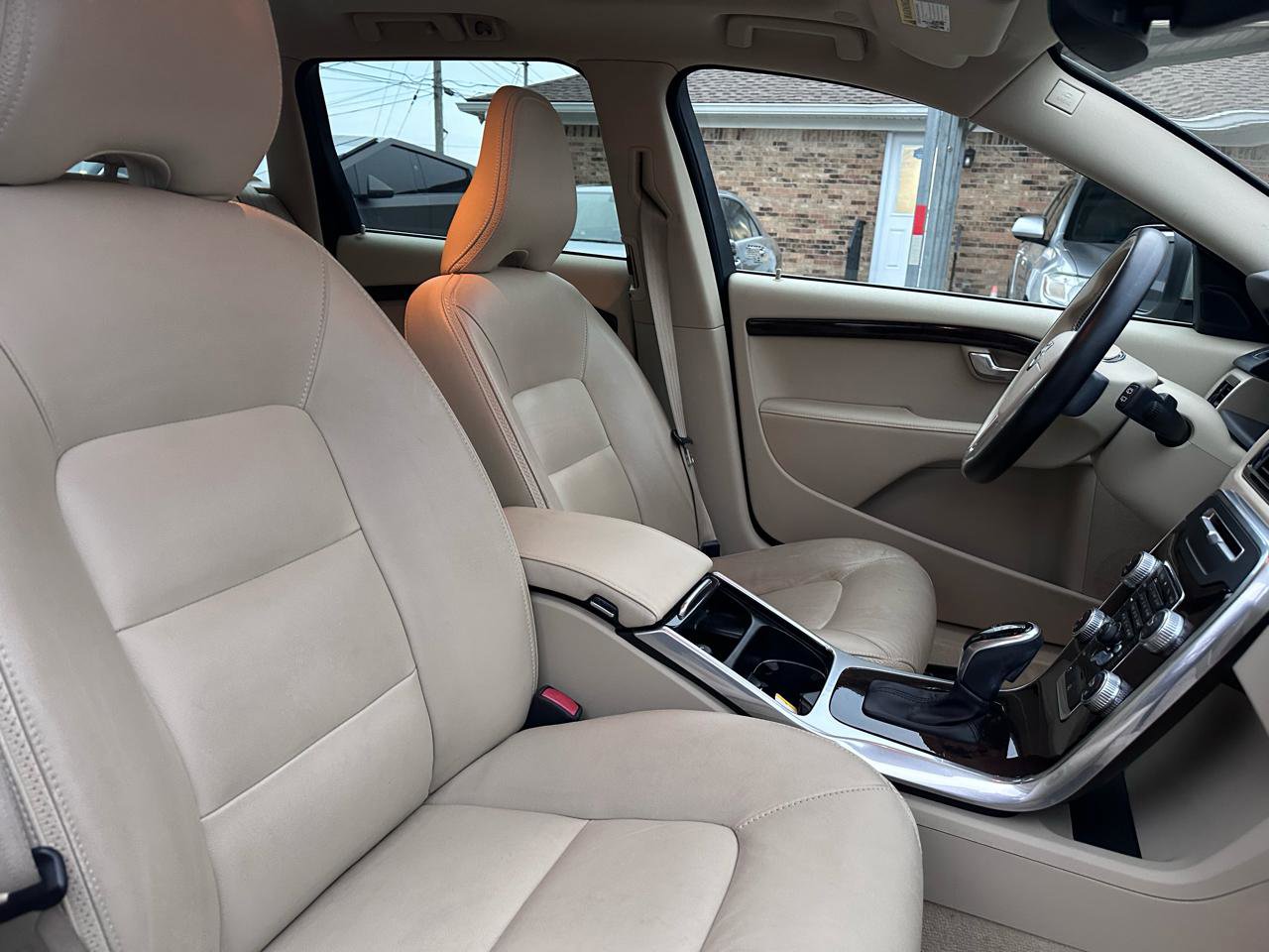 Used 2016 Volvo XC70 T5 Premier image 17