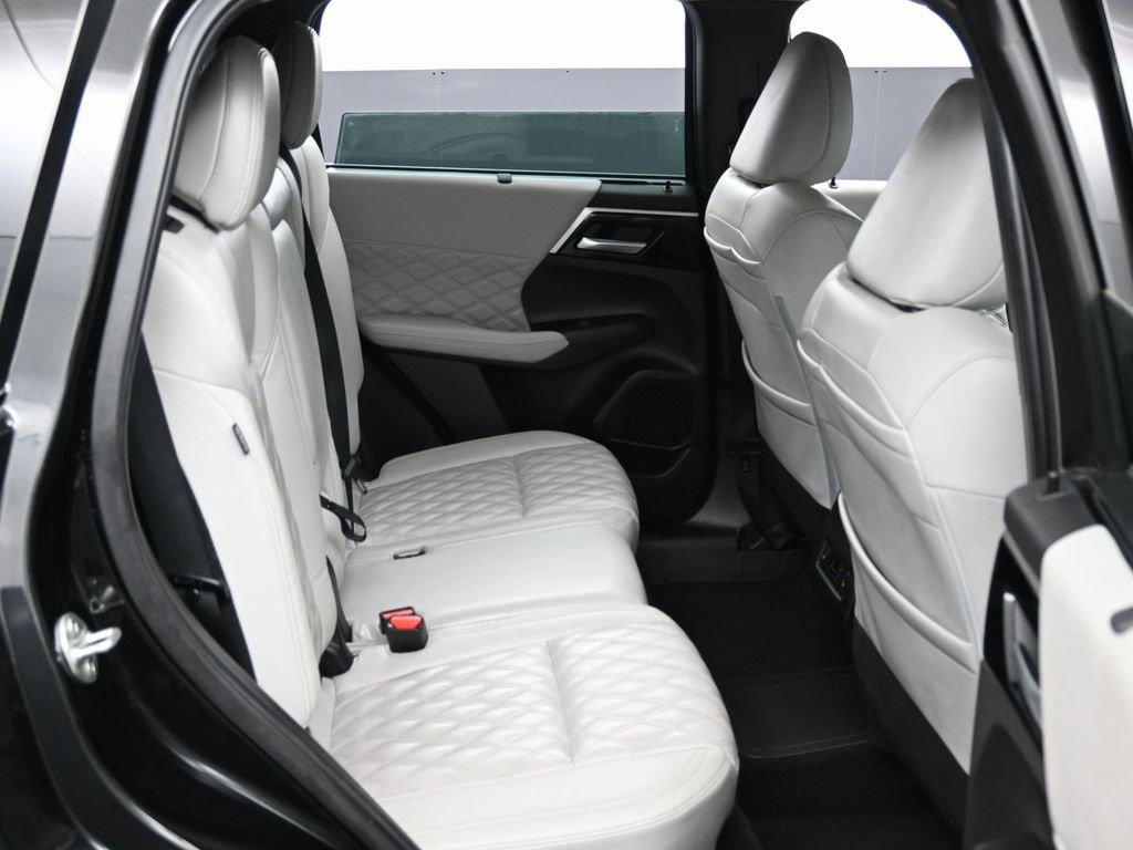 Used 2023 Mitsubishi Outlander SEL image 38