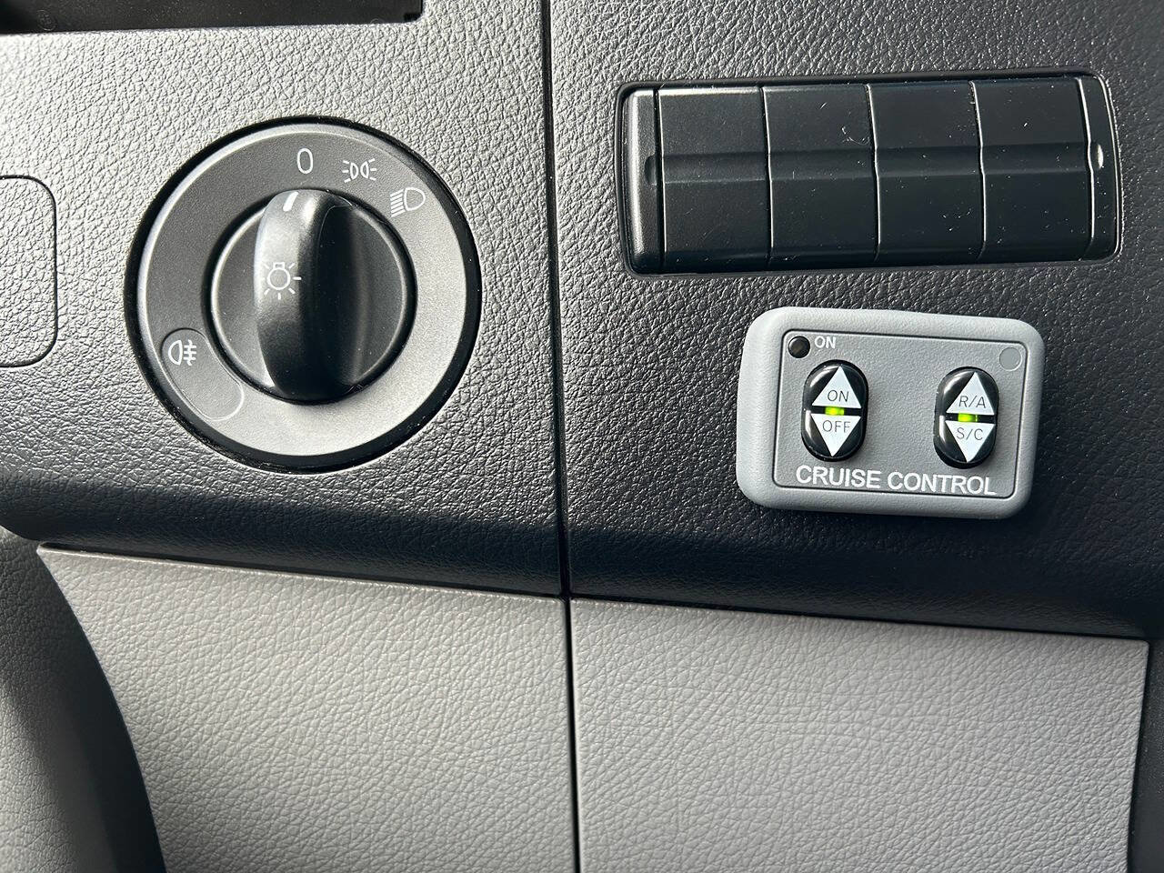 Used 2015 Mercedes-Benz Sprinter 3500 image 15