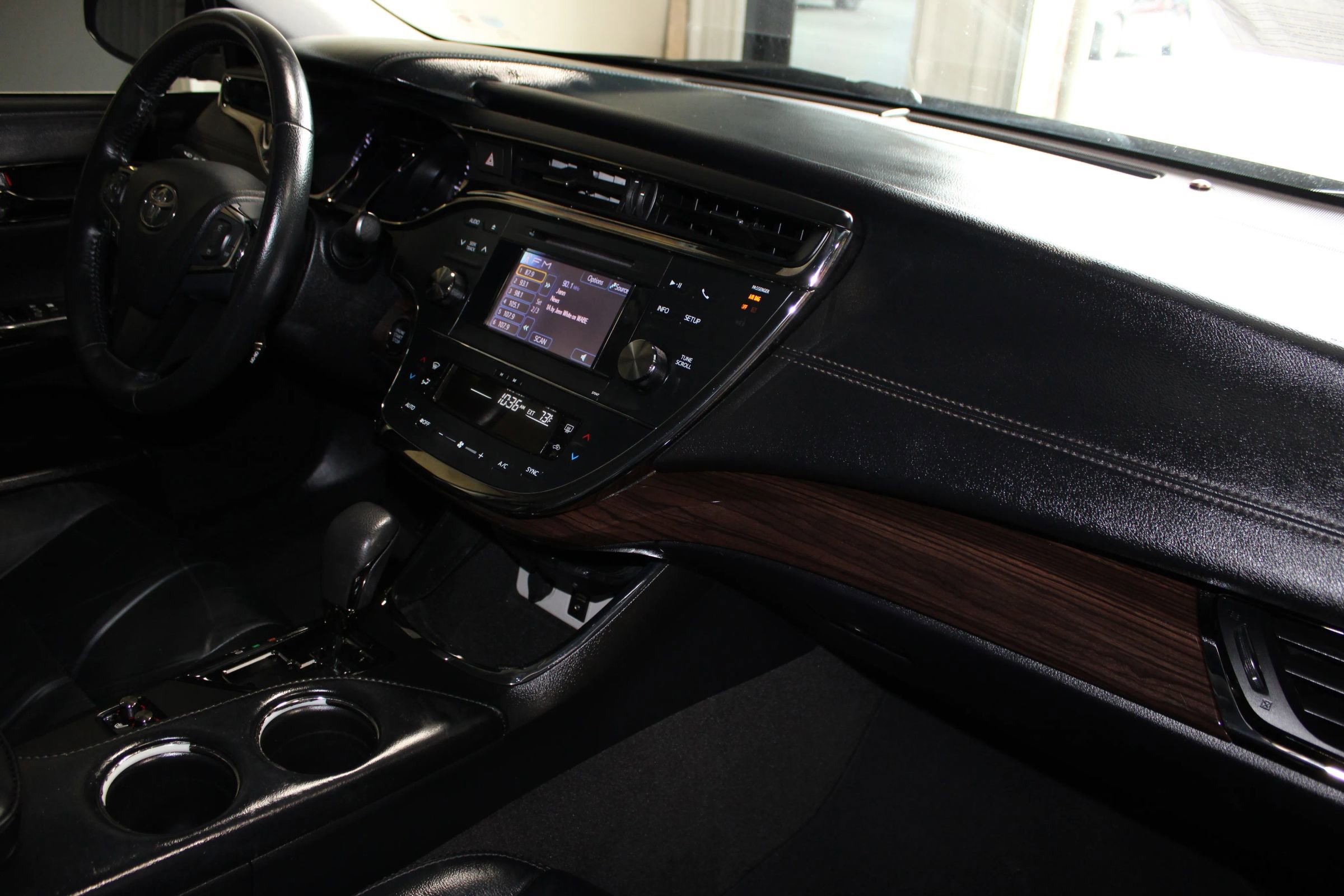 Used 2013 Toyota Avalon XLE FWD image 32