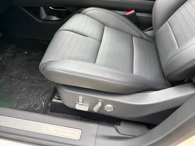 New 2026 Lincoln Nautilus Reserve AWD/4WD image 13