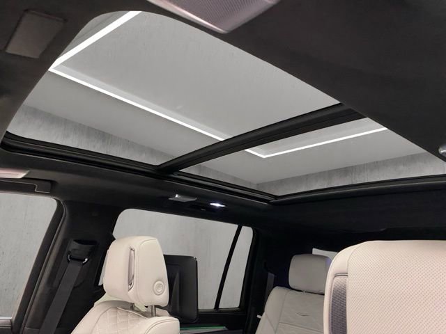 Used 2025 Cadillac Escalade ESV V image 10
