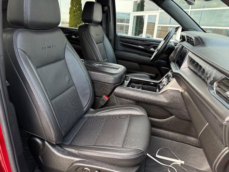 Used 2023 GMC Yukon XL Denali AWD/4WD image 11