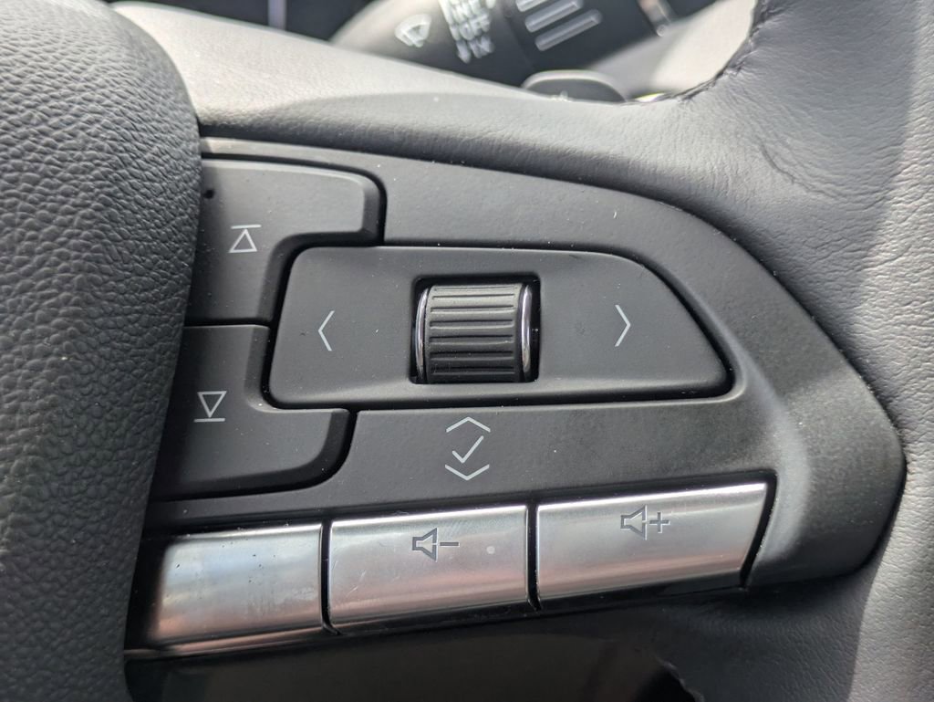 Used 2022 Cadillac XT4 Luxury w/ Cold Weather Package AWD/4WD image 27