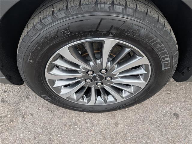Used 2023 Lincoln Nautilus AWD w/ Premium Package image 9