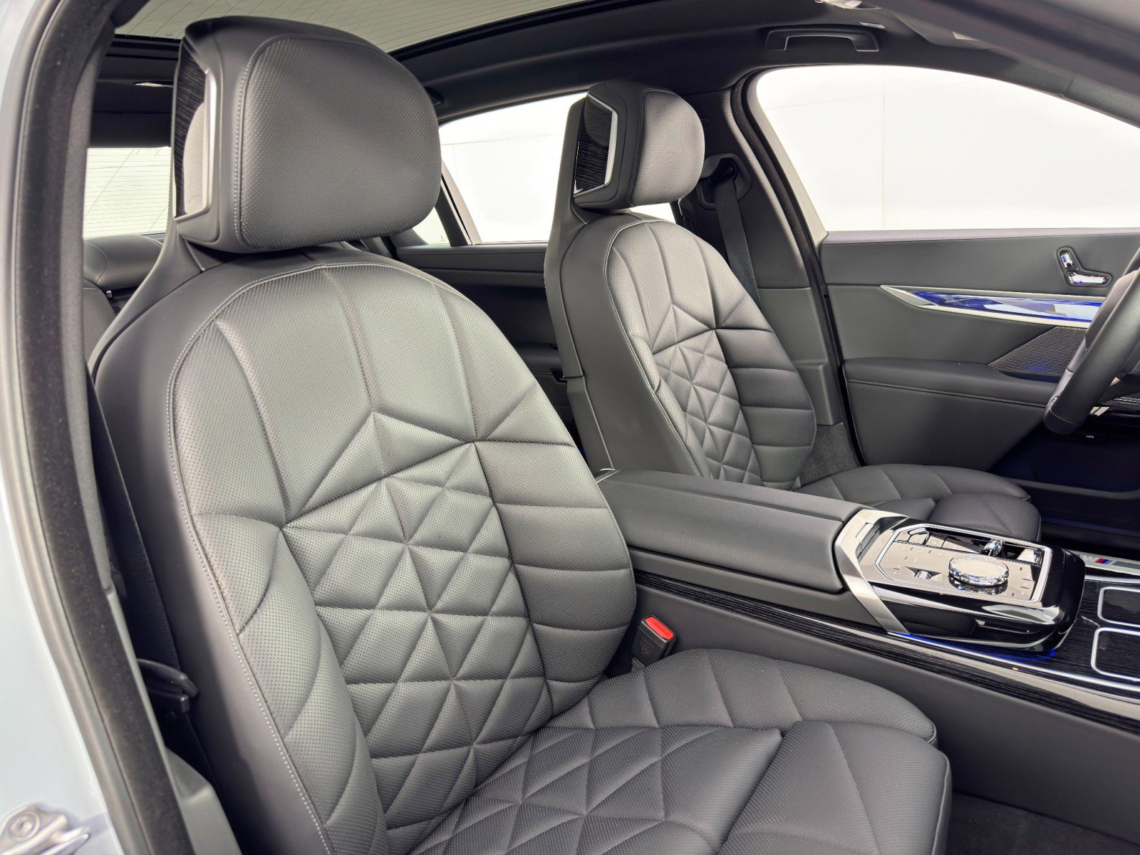 Used 2024 BMW 740i w/ Premium Package 2 image 48