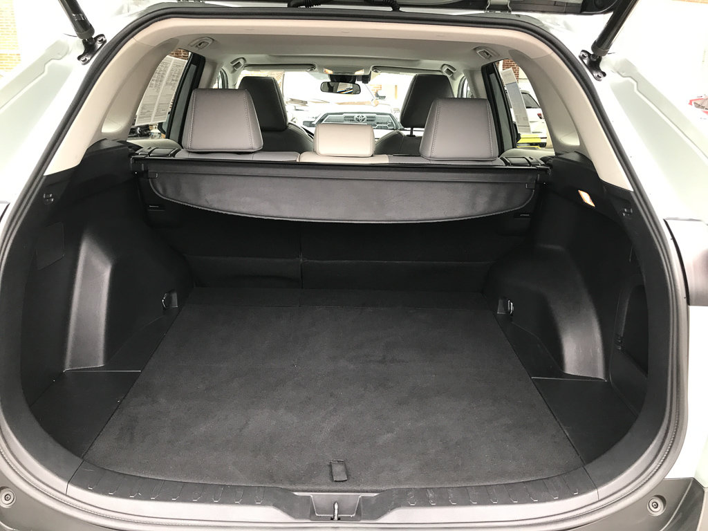 Certified 2021 Toyota RAV4 XLE Premium AWD/4WD image 31