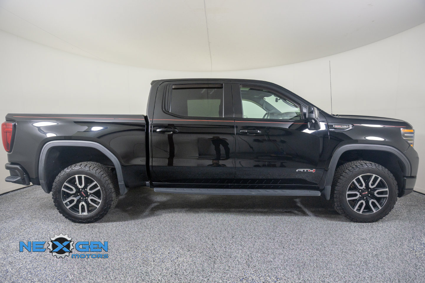 Used 2022 GMC Sierra 1500 AT4 w/ AT4 Premium Package AWD/4WD image 38