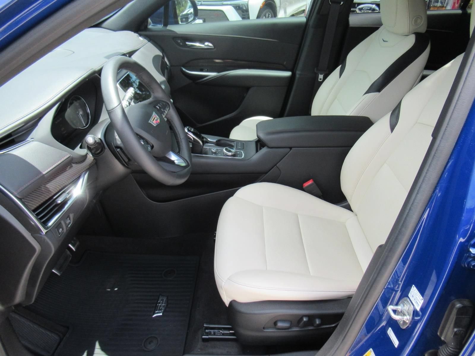 Used 2022 Cadillac XT4 Sport w/ Comfort Package FWD image 16
