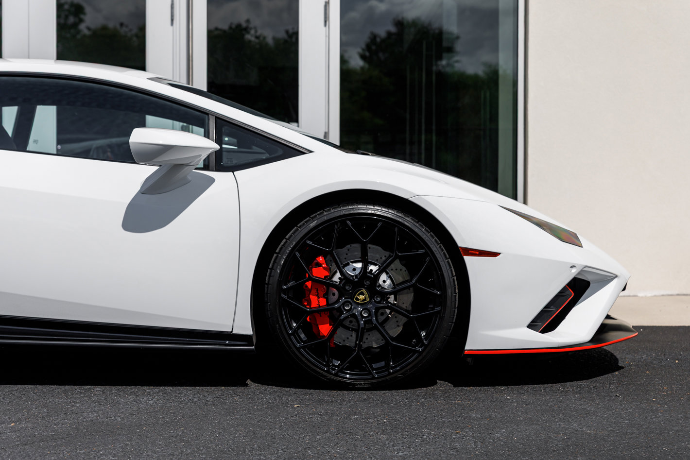 Used 2022 Lamborghini Huracan EVO RWD image 30