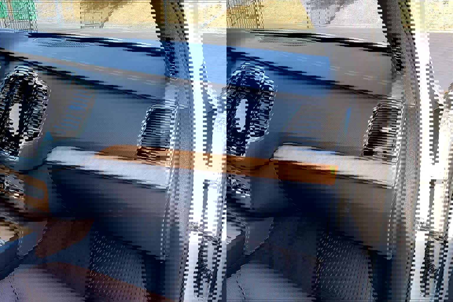 Used 2023 Volvo XC90 T8 Plus w/ Protection Package Premier image 19