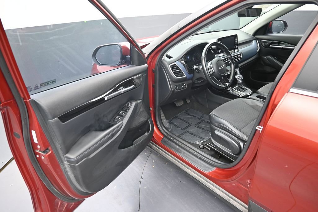 Used 2023 Kia Seltos S FWD image 10
