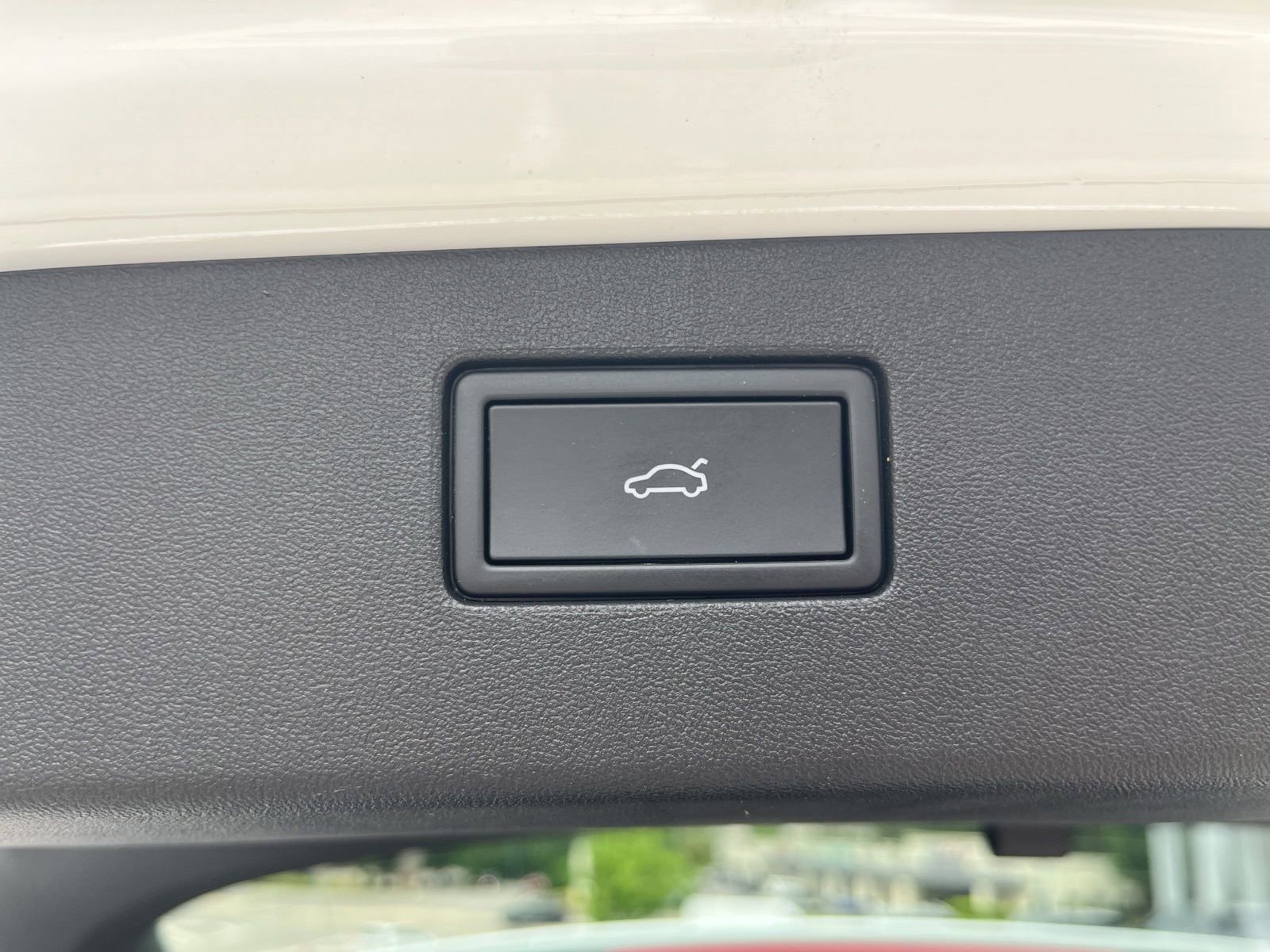 Certified 2025 Volkswagen Tiguan SE AWD/4WD image 30