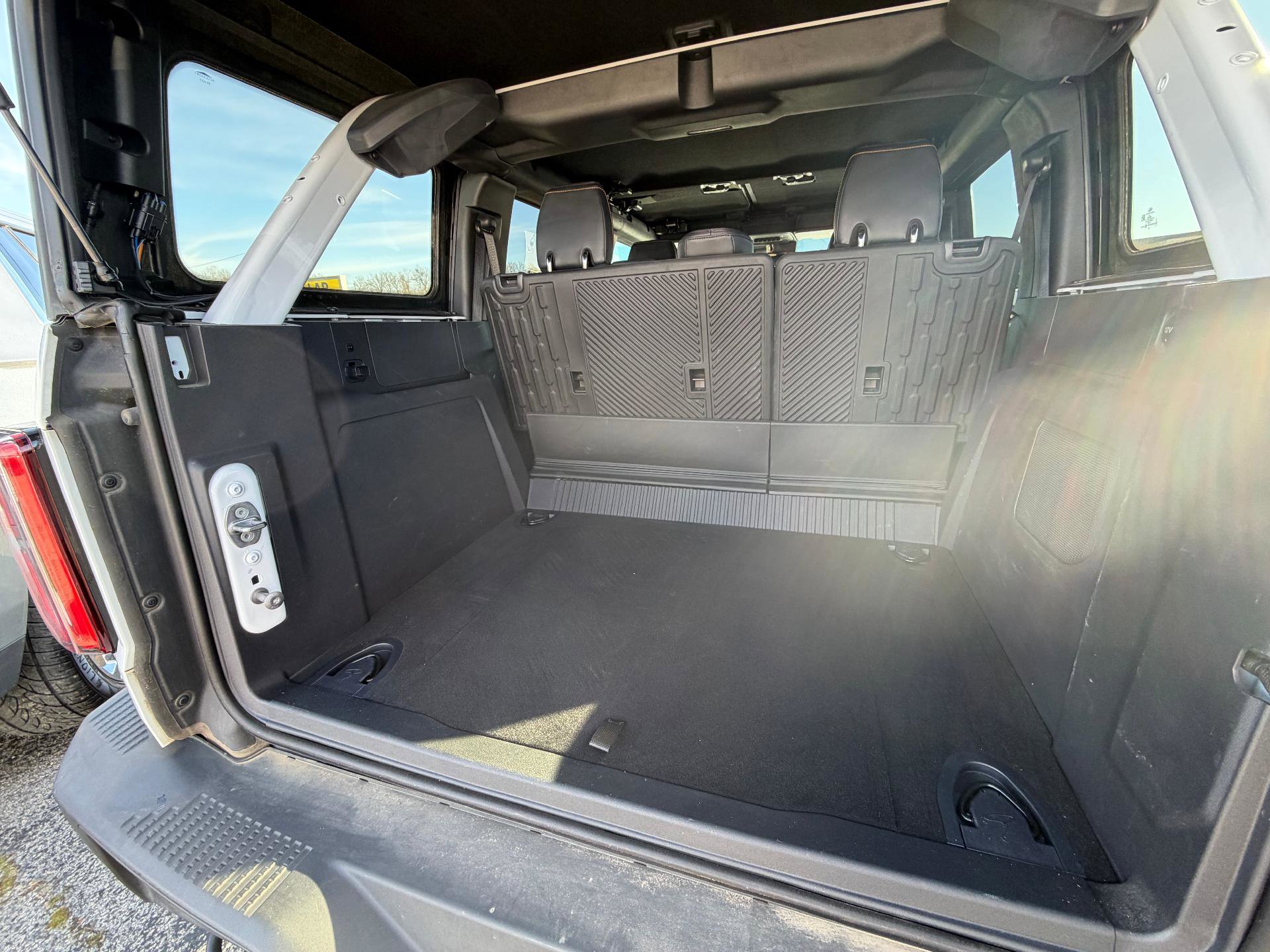 Used 2023 Ford Bronco Badlands image 11