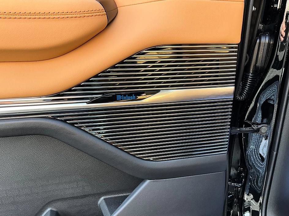 New 2026 Jeep Grand Wagoneer L Summit AWD/4WD image 16
