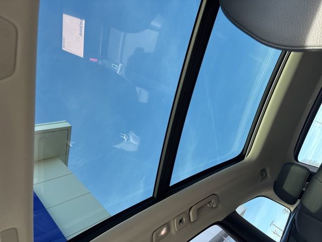 Used 2025 Volvo XC60 B5 Plus AWD/4WD image 21