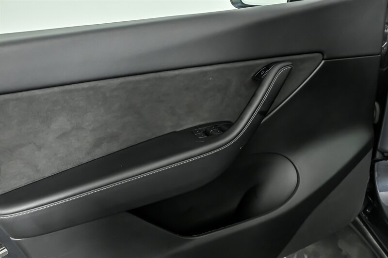 Used 2022 Tesla Model Y Performance AWD/4WD image 13