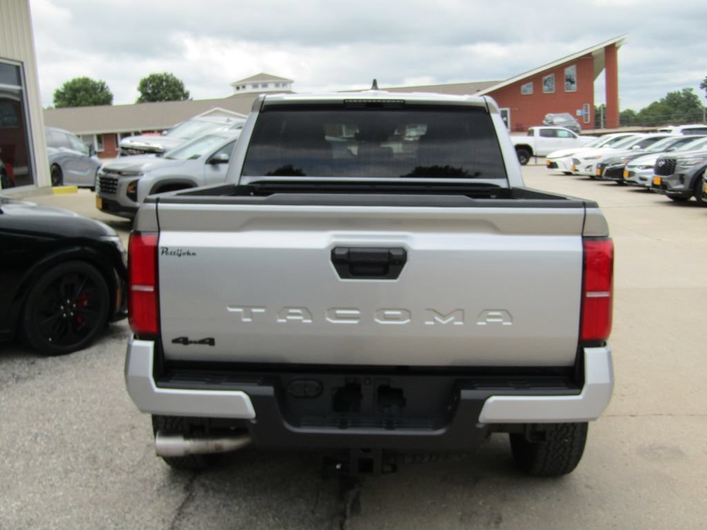 Used 2025 Toyota Tacoma TRD Off-Road AWD/4WD image 4