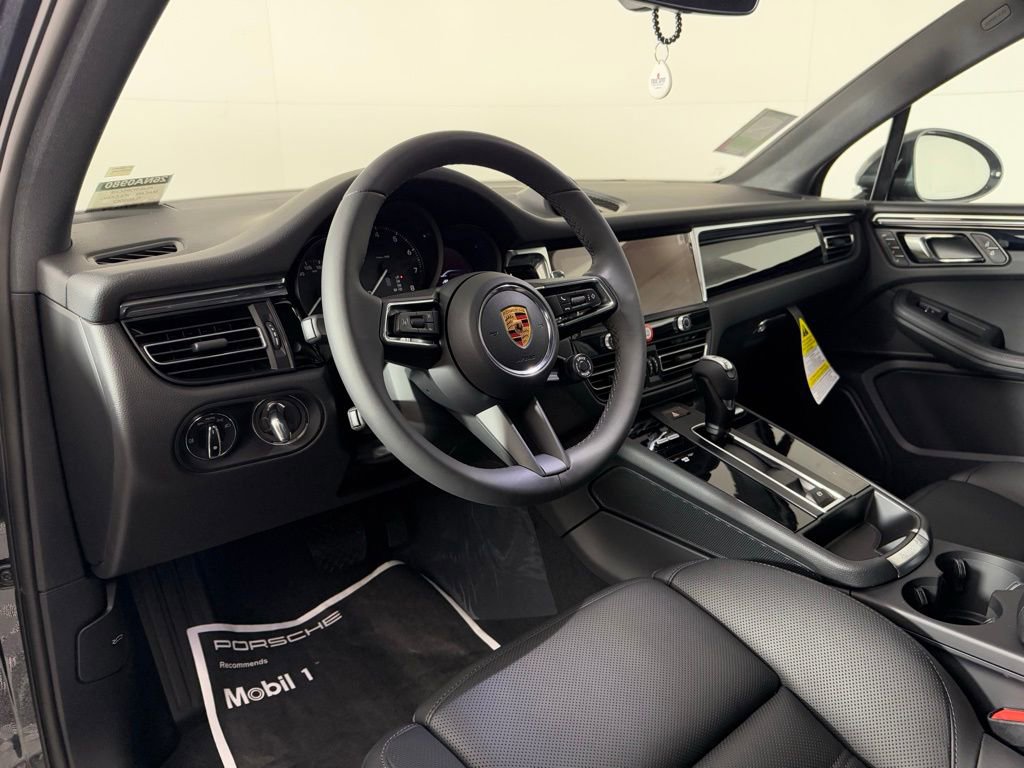 New 2026 Porsche Macan image 4