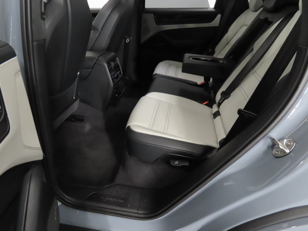 Certified 2026 Porsche Cayenne GTS AWD/4WD image 44