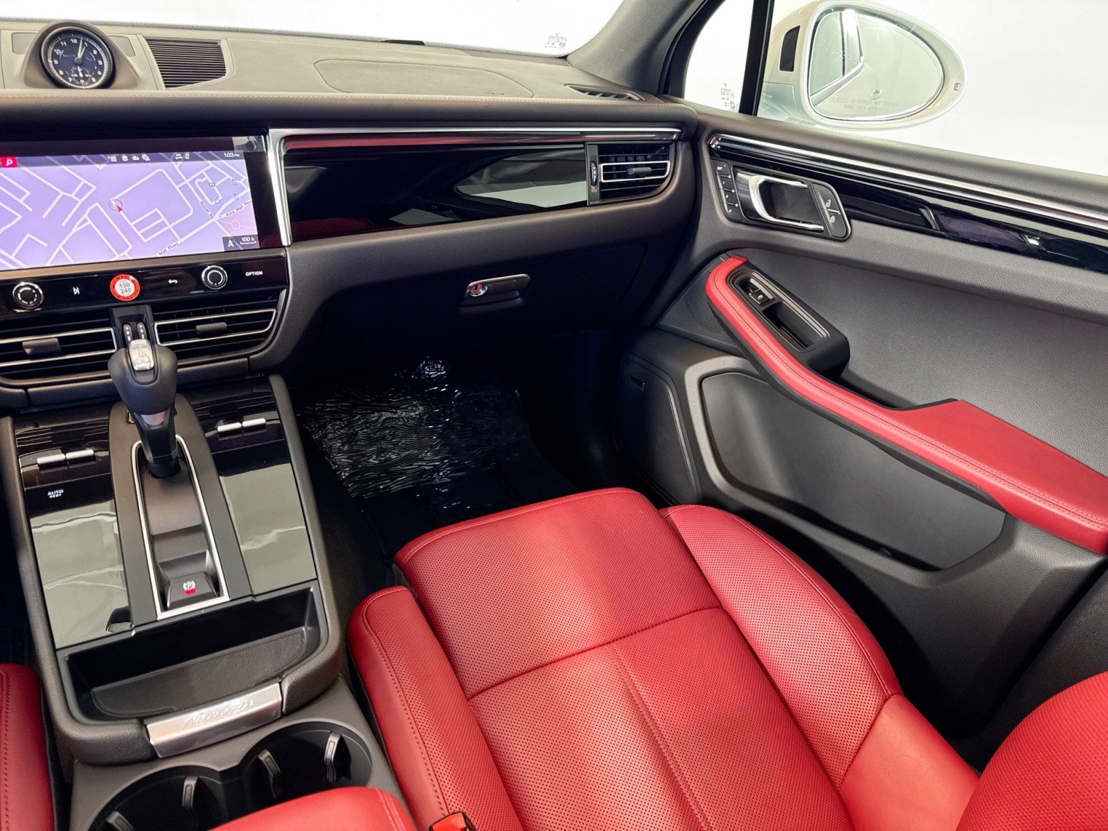Certified 2026 Porsche Macan AWD/4WD image 22