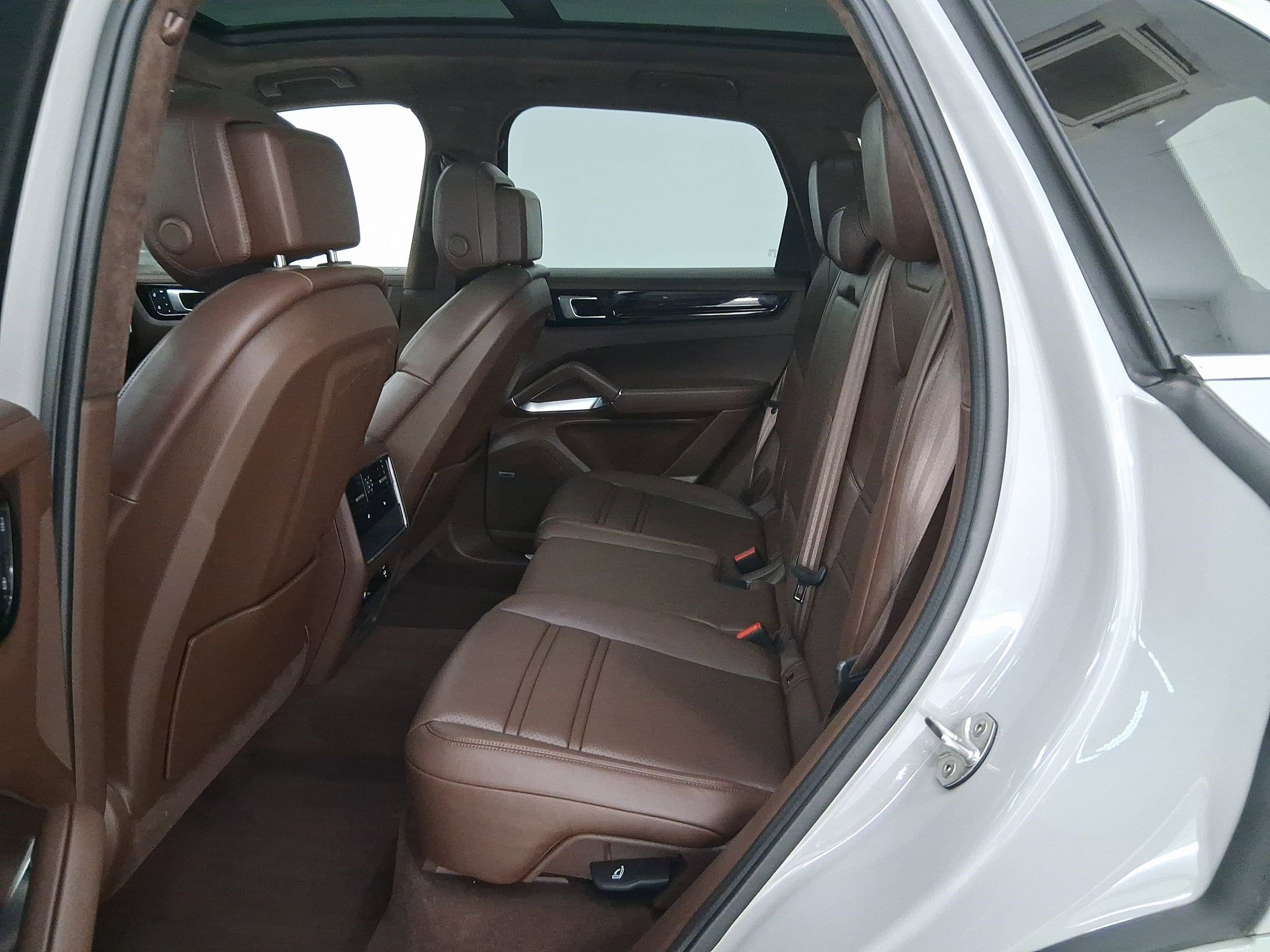 Certified 2022 Porsche Cayenne Turbo image 33