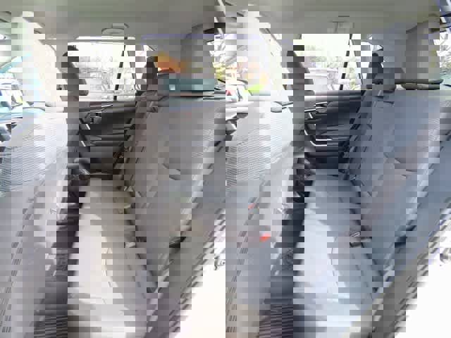 Used 2022 Toyota RAV4 LE image 13