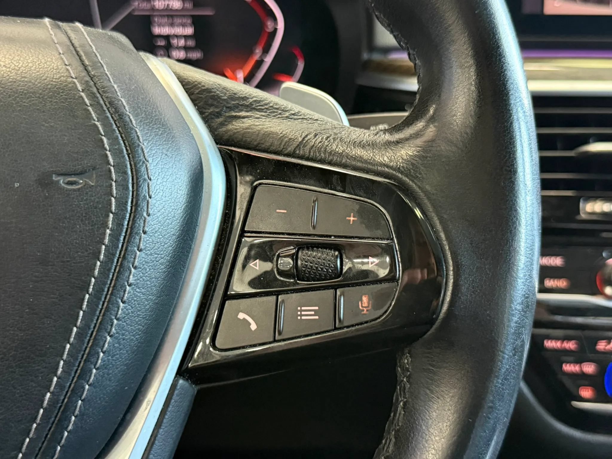 Used 2020 BMW 530i w/ Premium Package RWD image 13