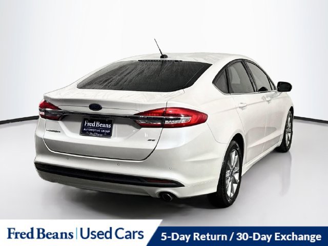Used 2017 Ford Fusion SE w/ Fusion SE Technology Package FWD image 13