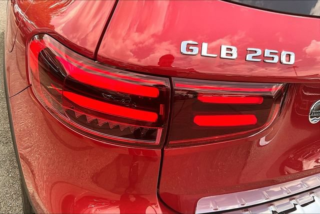 Used 2026 Mercedes-Benz GLB 250 4MATIC image 25