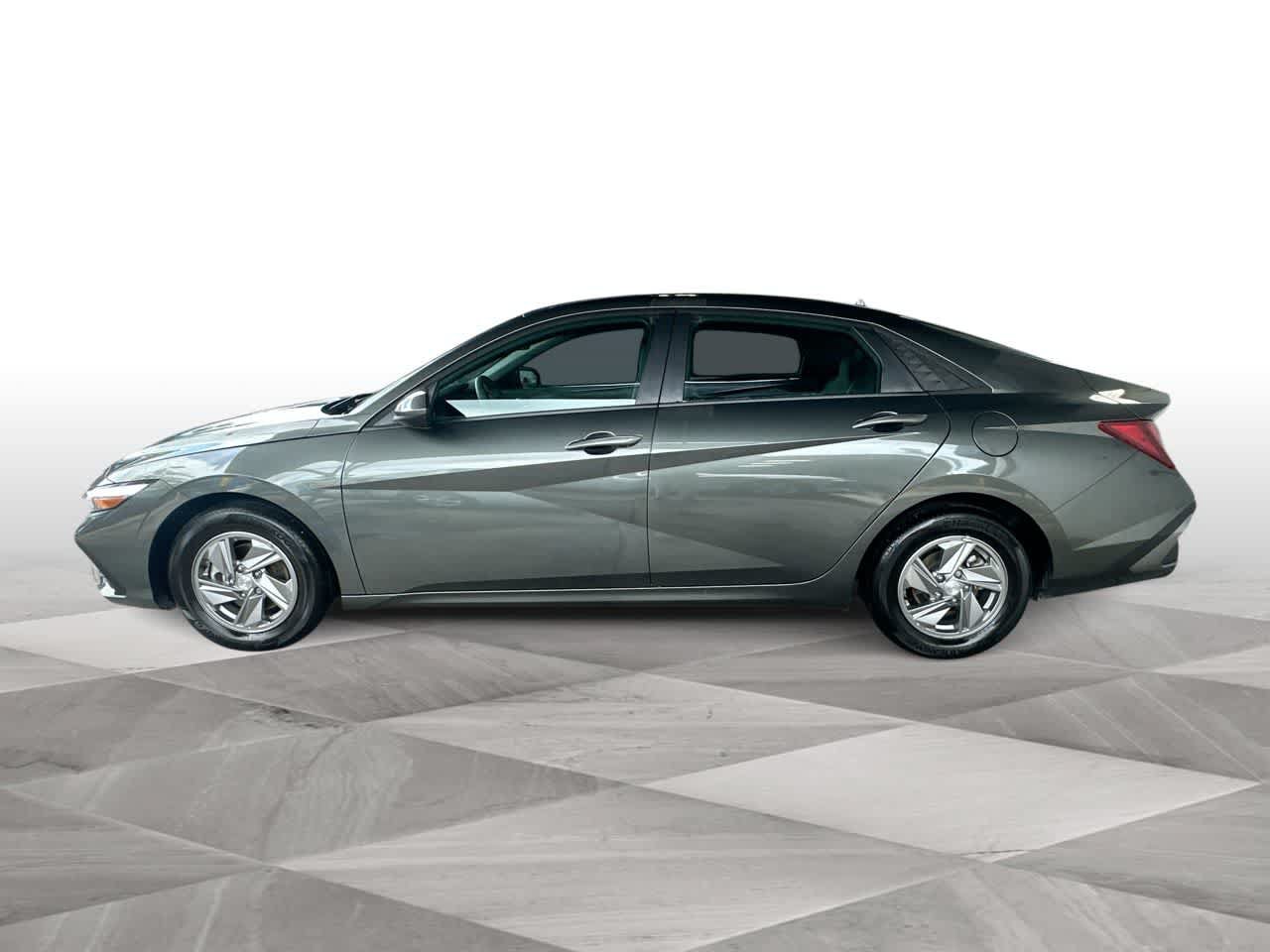 Used 2025 Hyundai Elantra SE FWD image 5