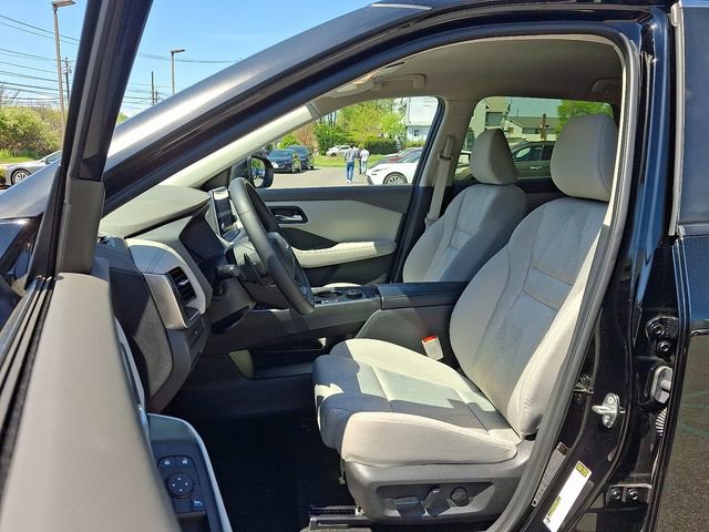 Used 2025 Nissan Rogue SV AWD/4WD image 14