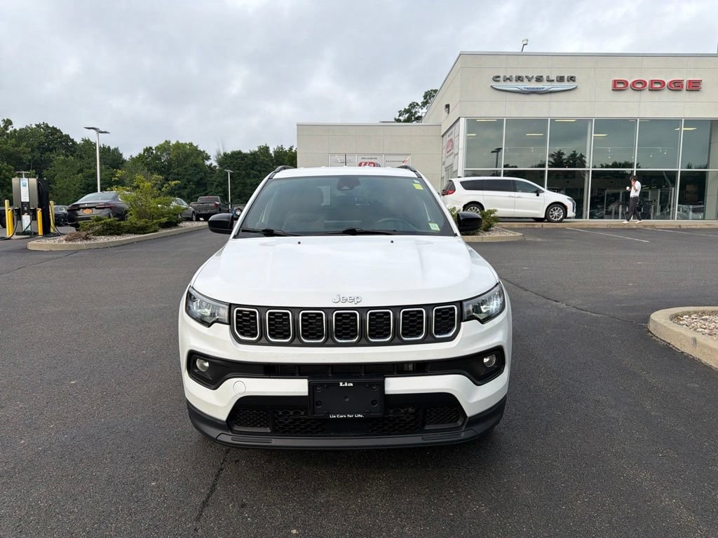 Used 2024 Jeep Compass Latitude AWD/4WD image 9