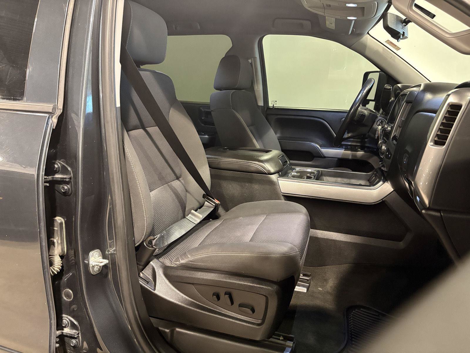 Used 2018 Chevrolet Silverado 1500 LT w/ All Star Edition AWD/4WD image 41