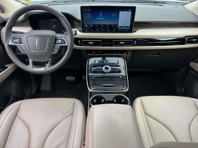 Used 2023 Lincoln Nautilus Reserve AWD/4WD image 16