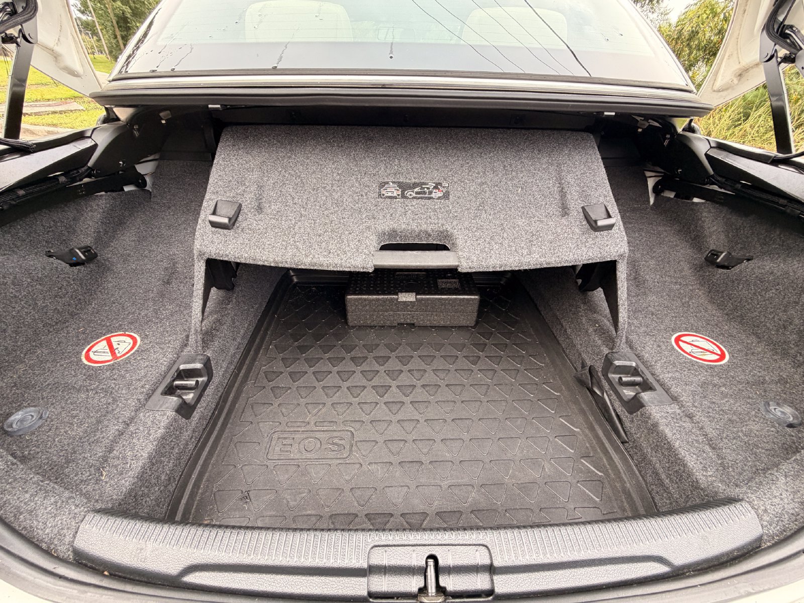 Used 2011 Volkswagen Eos Komfort FWD image 12