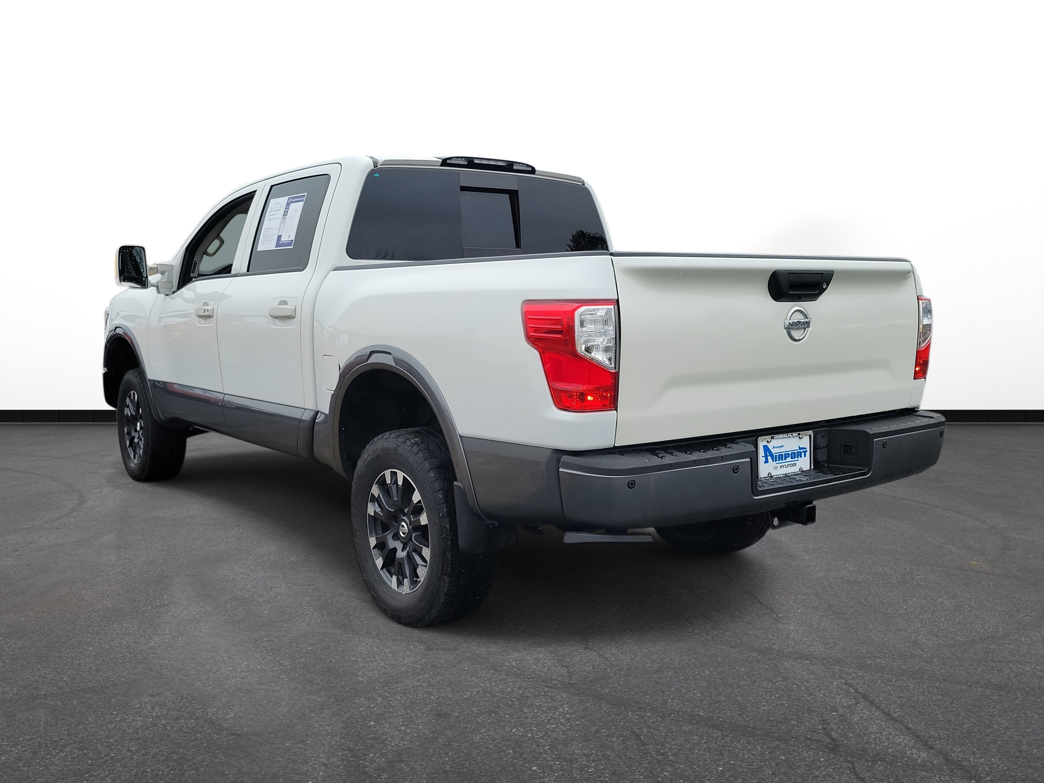 Used 2018 Nissan Titan PRO-4X w/ Pro-4x Utility Package AWD/4WD image 3