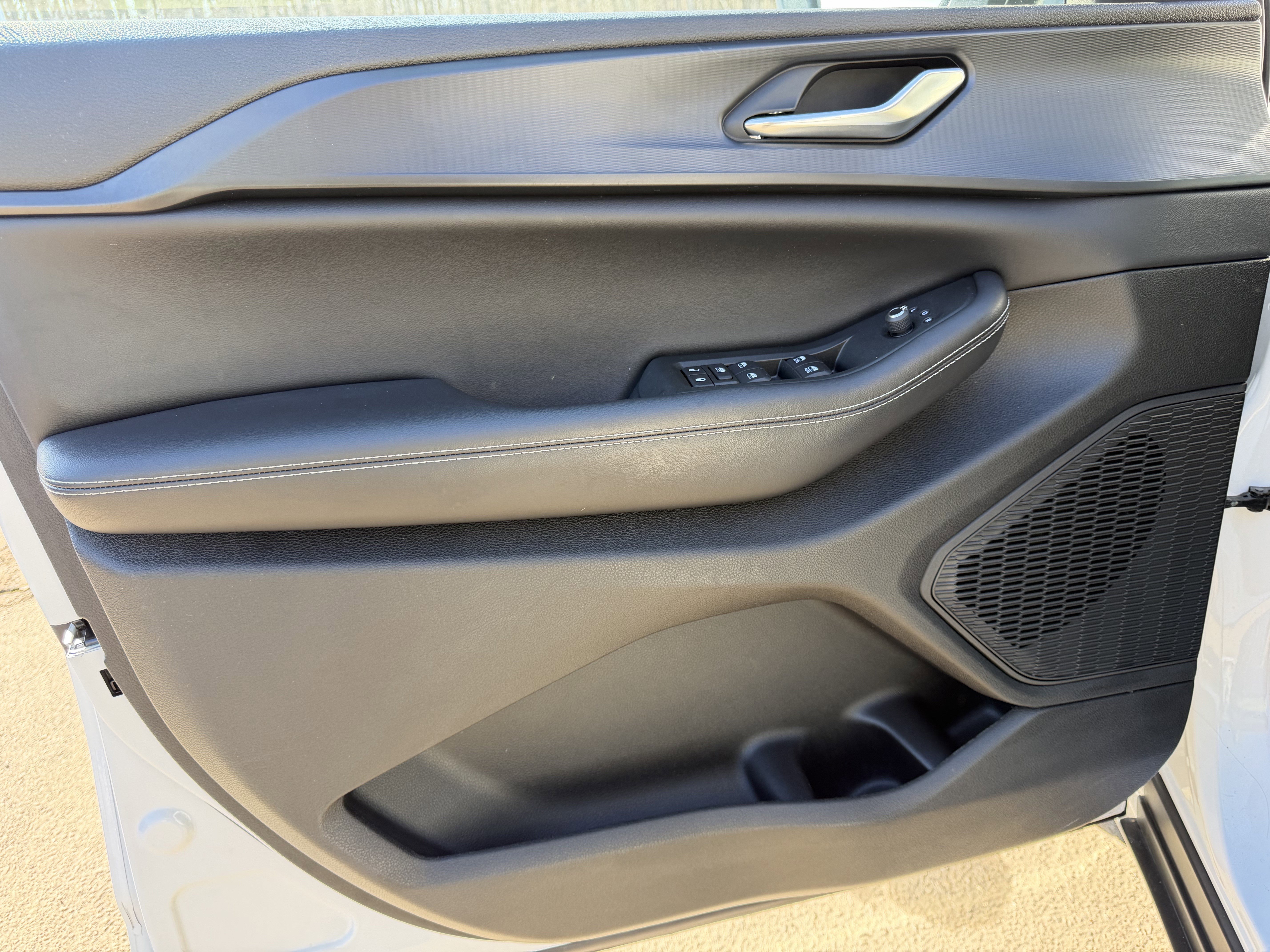 Used 2024 Jeep Grand Cherokee Laredo X w/ Trailer Tow Package image 12