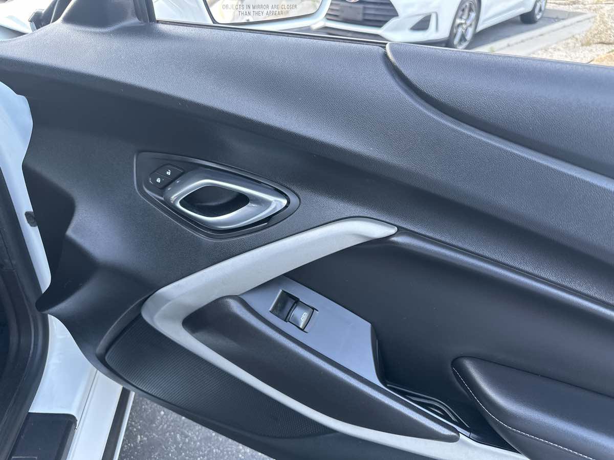 Used 2020 Chevrolet Camaro LT image 31