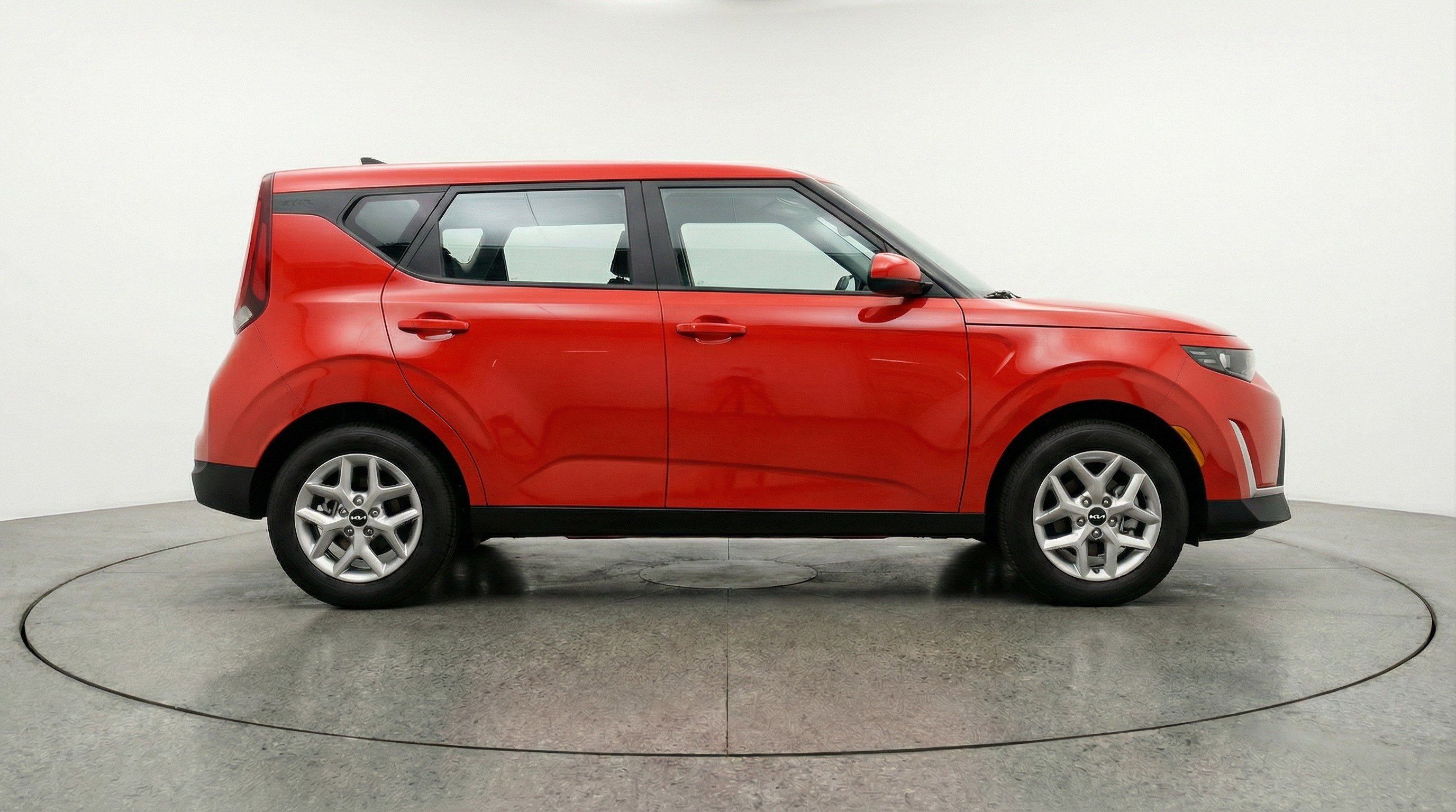 Used 2025 Kia Soul LX w/ LX Technology Package image 11