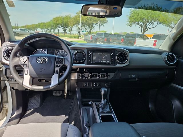 Used 2018 Toyota Tacoma SR5 AWD/4WD image 18