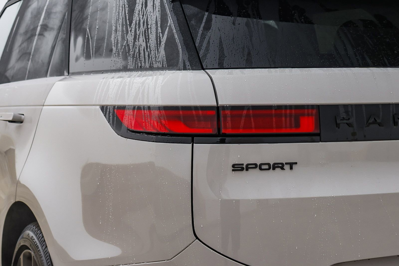 New 2025 Land Rover Range Rover Sport Dynamic SE image 11