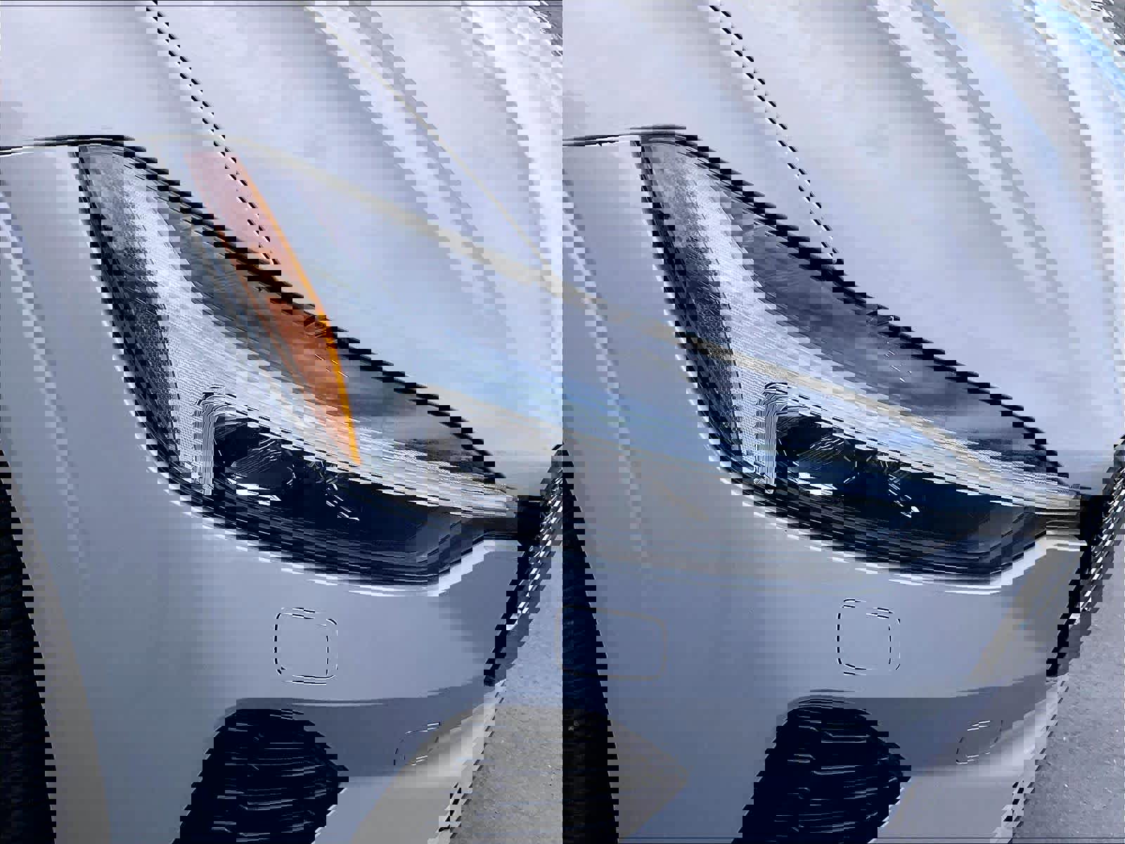 Used 2025 Volvo XC60 B5 Core image 31